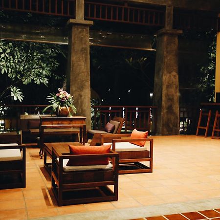Hotel De L'Amour Sha Plus Prakhon Chai Экстерьер фото