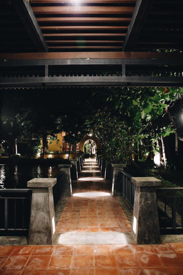 Hotel De L'Amour Sha Plus Prakhon Chai Экстерьер фото